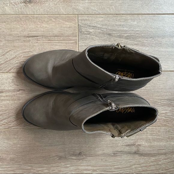 Buckled booties - Picture 2 of 11